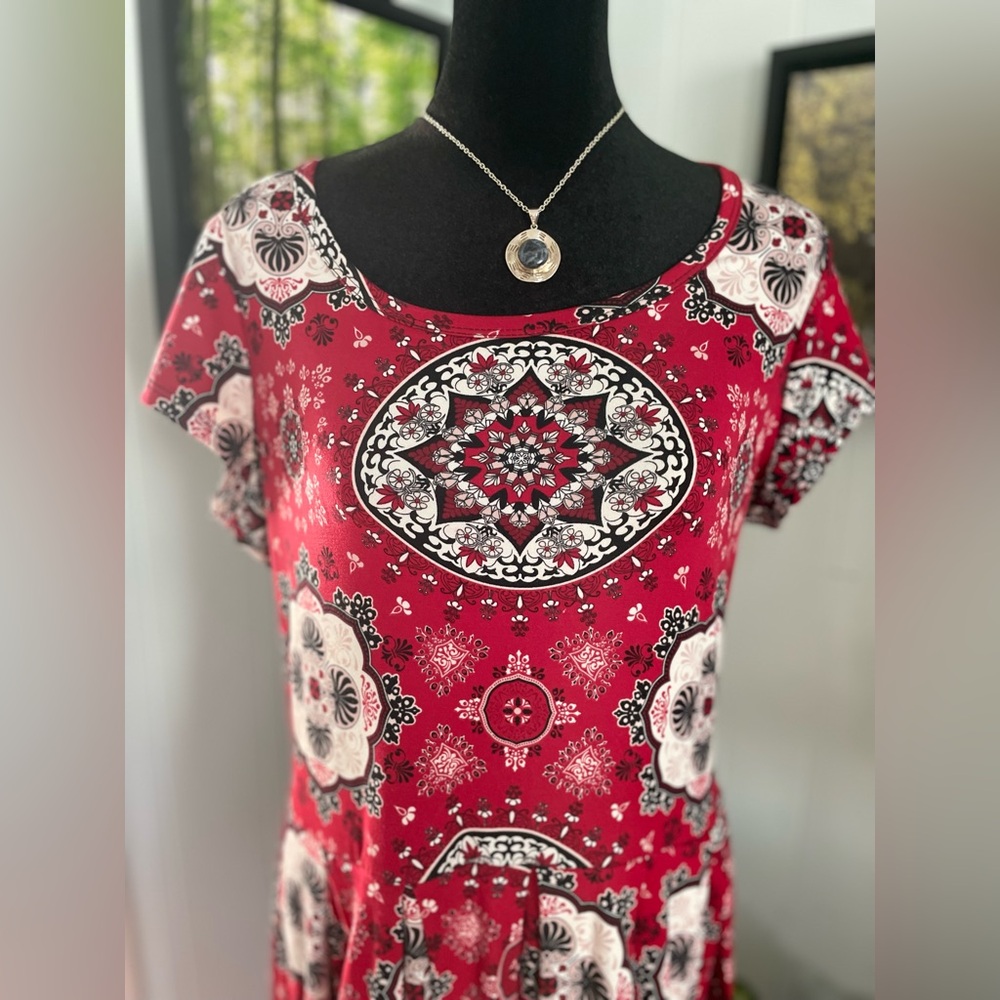 Pretty Young Thing Red, Black & White Short Sleeve Midi Dress Size Medium